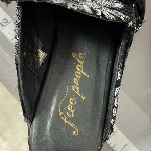 Free People Shoes Black Velvet Mules Silver Embroidered Flowers Size 36 6 - Picture 14 of 14